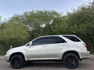 Toyota Harrier 2004 White