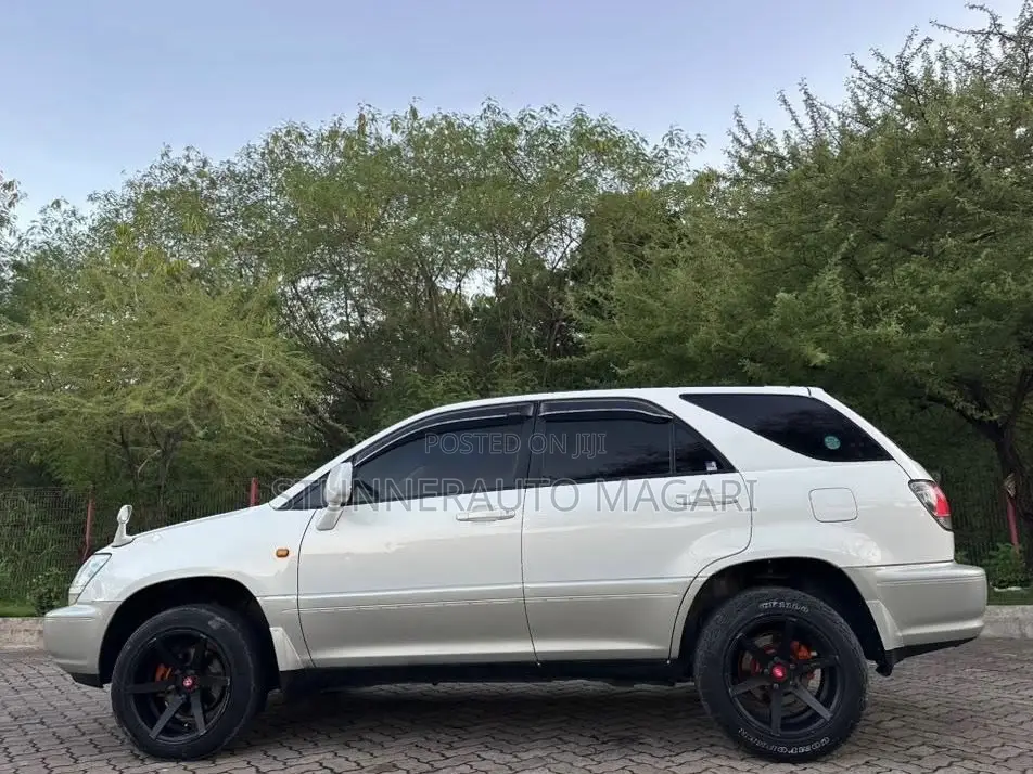 Toyota Harrier 2004 White