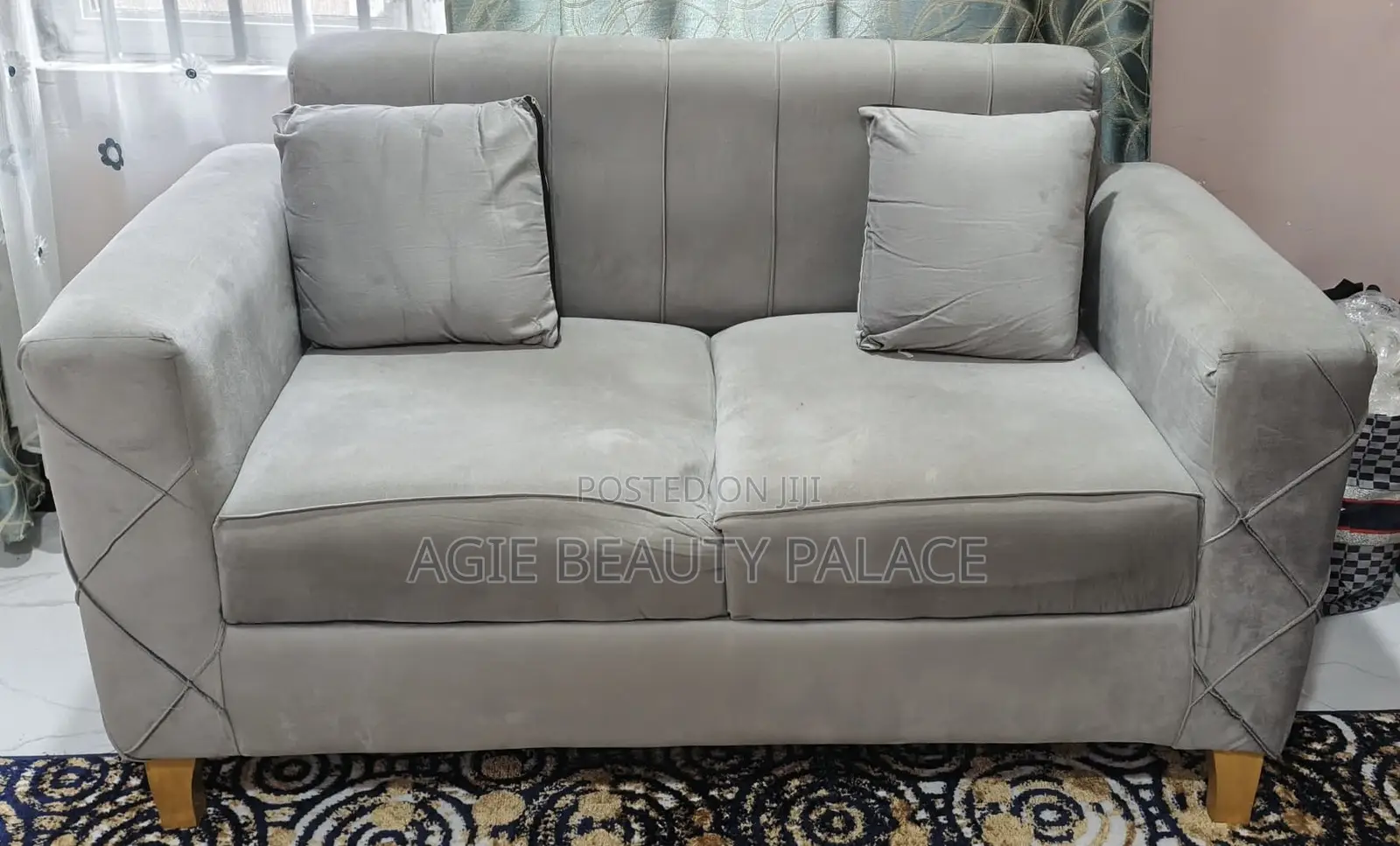 Sofa La Watu Wawili Kwa