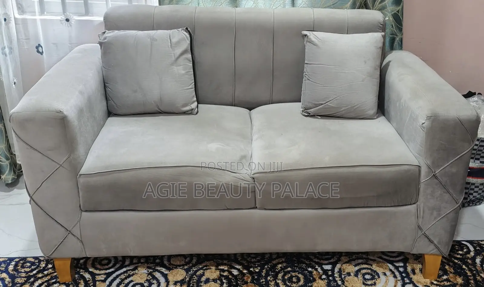 Sofa La Watu Wawili Kwa