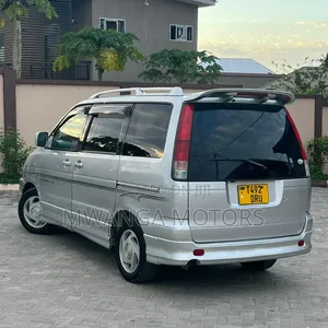 Toyota Noah 2001 Silver