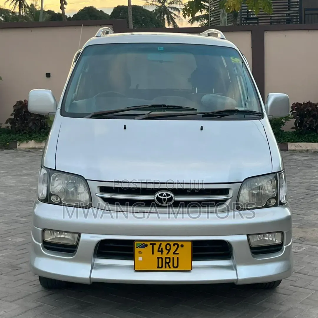 Toyota Noah 2001 Silver