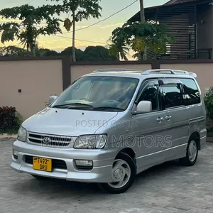Toyota Noah 2001 Silver