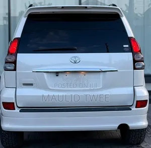 Toyota Land Cruiser Prado 2006 White