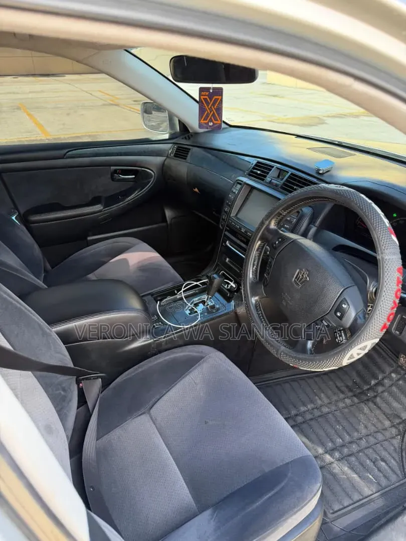 Toyota Crown 2006 Silver