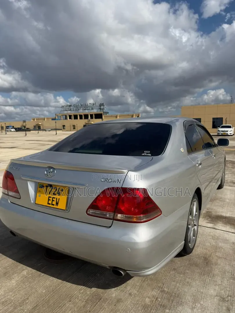 Toyota Crown 2006 Silver