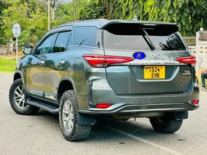 Toyota Fortuner 2020 Gray