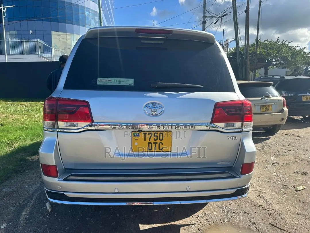Toyota Land Cruiser 4.6 V8 ZX 2012 Silver