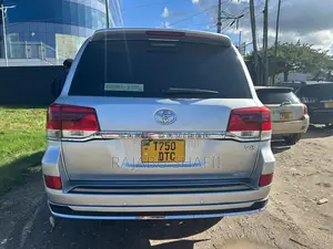 Toyota Land Cruiser 4.6 V8 ZX 2012 Silver