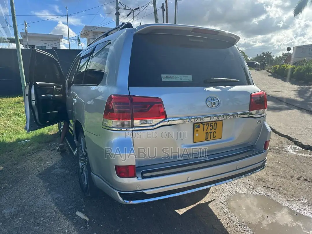 Toyota Land Cruiser 4.6 V8 ZX 2012 Silver