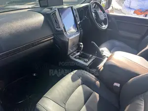 Toyota Land Cruiser 4.6 V8 ZX 2012 Silver