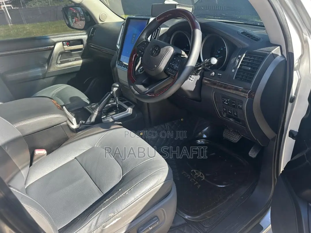 Toyota Land Cruiser 4.6 V8 ZX 2012 Silver