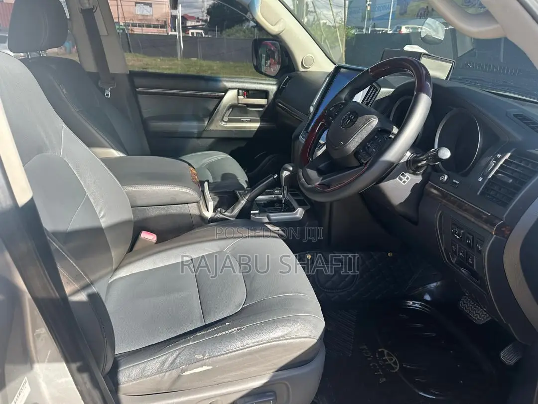 Toyota Land Cruiser 4.6 V8 ZX 2012 Silver