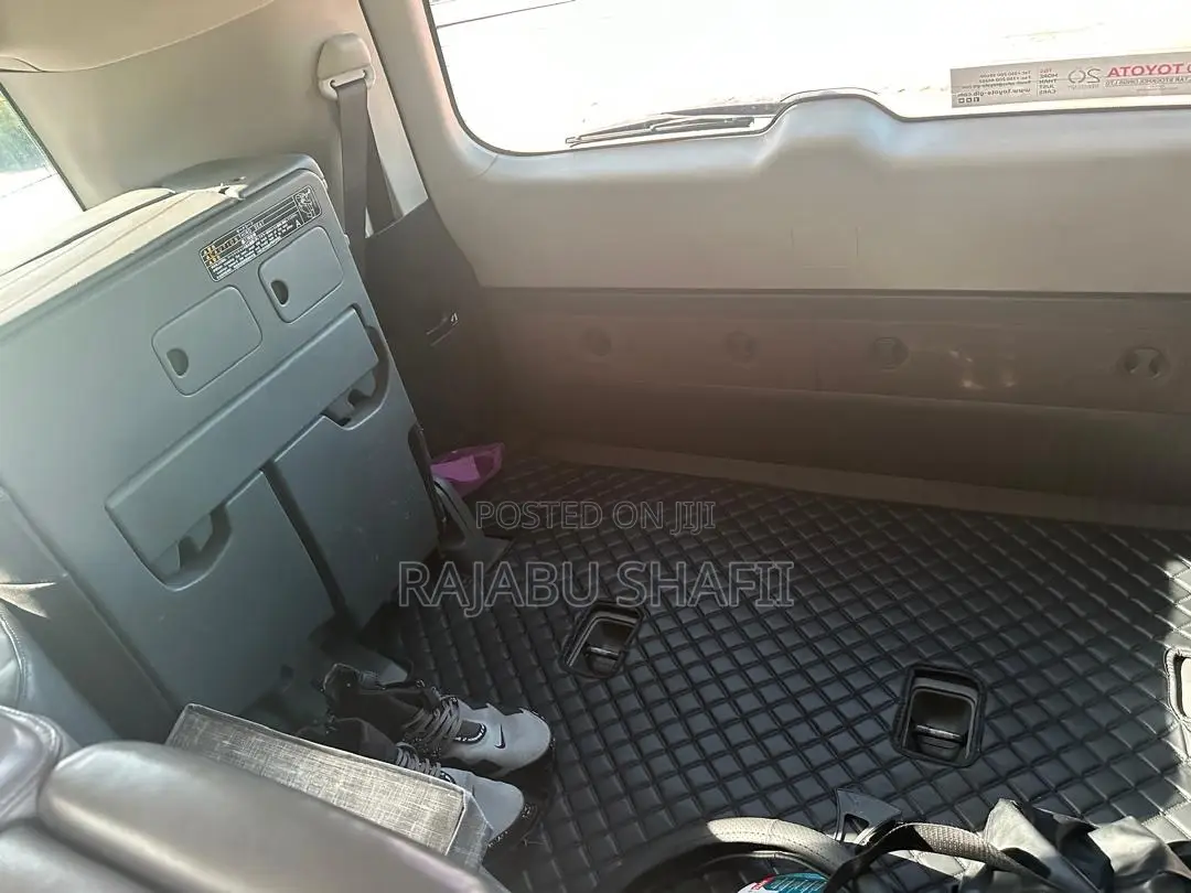 Toyota Land Cruiser 4.6 V8 ZX 2012 Silver