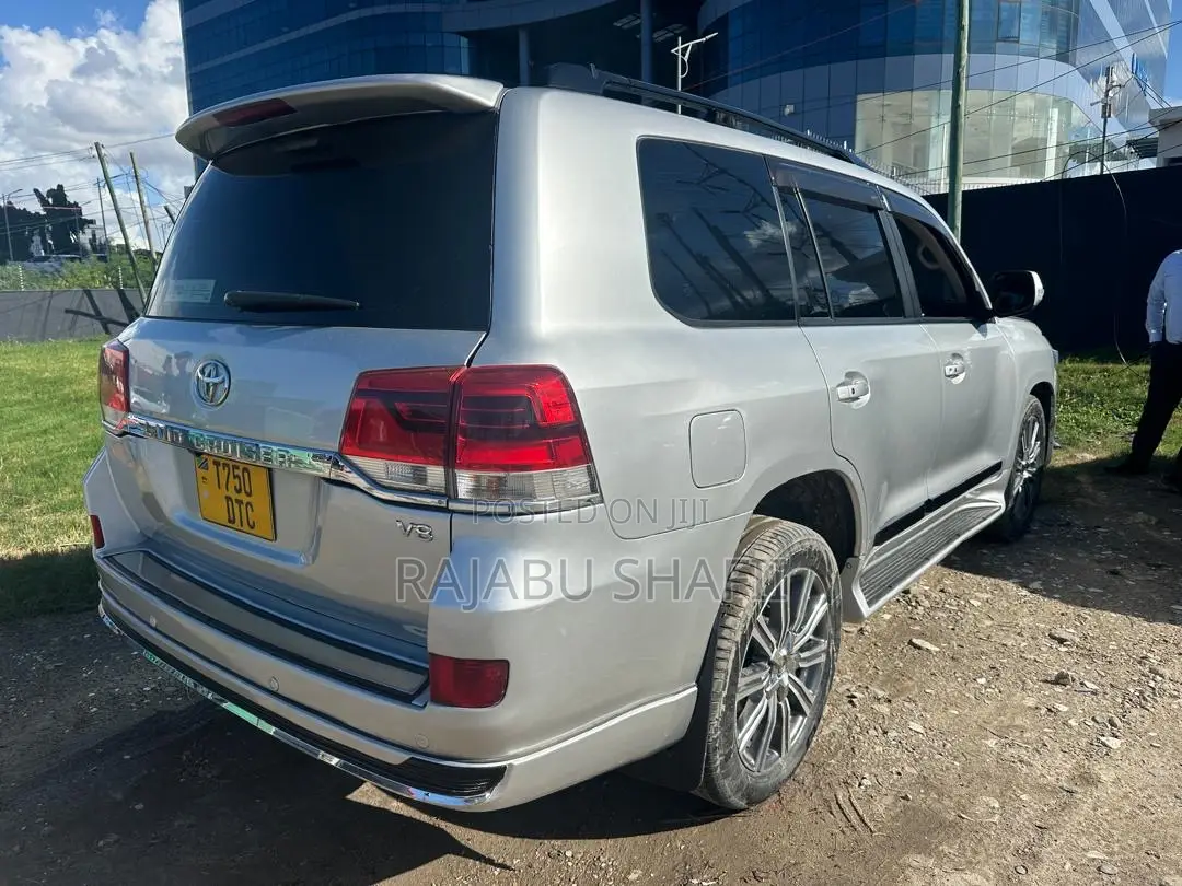 Toyota Land Cruiser 4.6 V8 ZX 2012 Silver