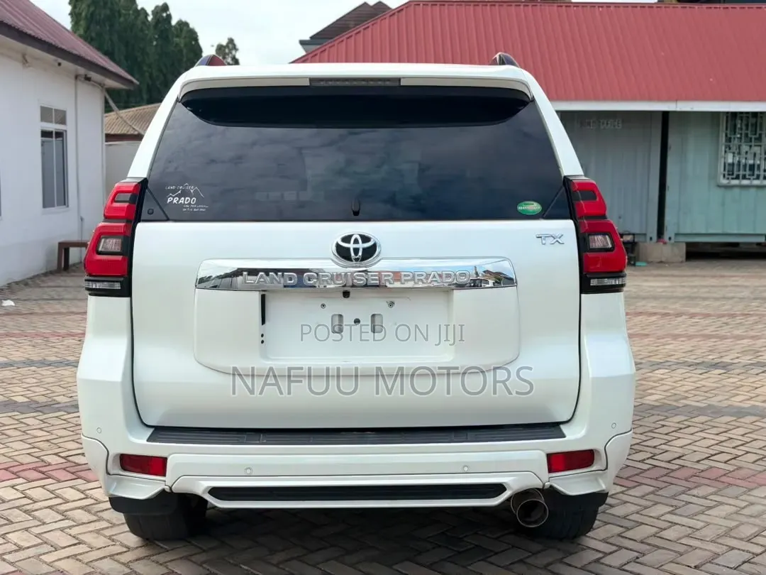 Toyota Land Cruiser Prado 2.8 2019 White