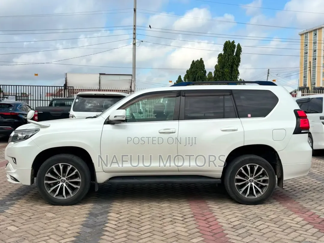Toyota Land Cruiser Prado 2.8 2019 White