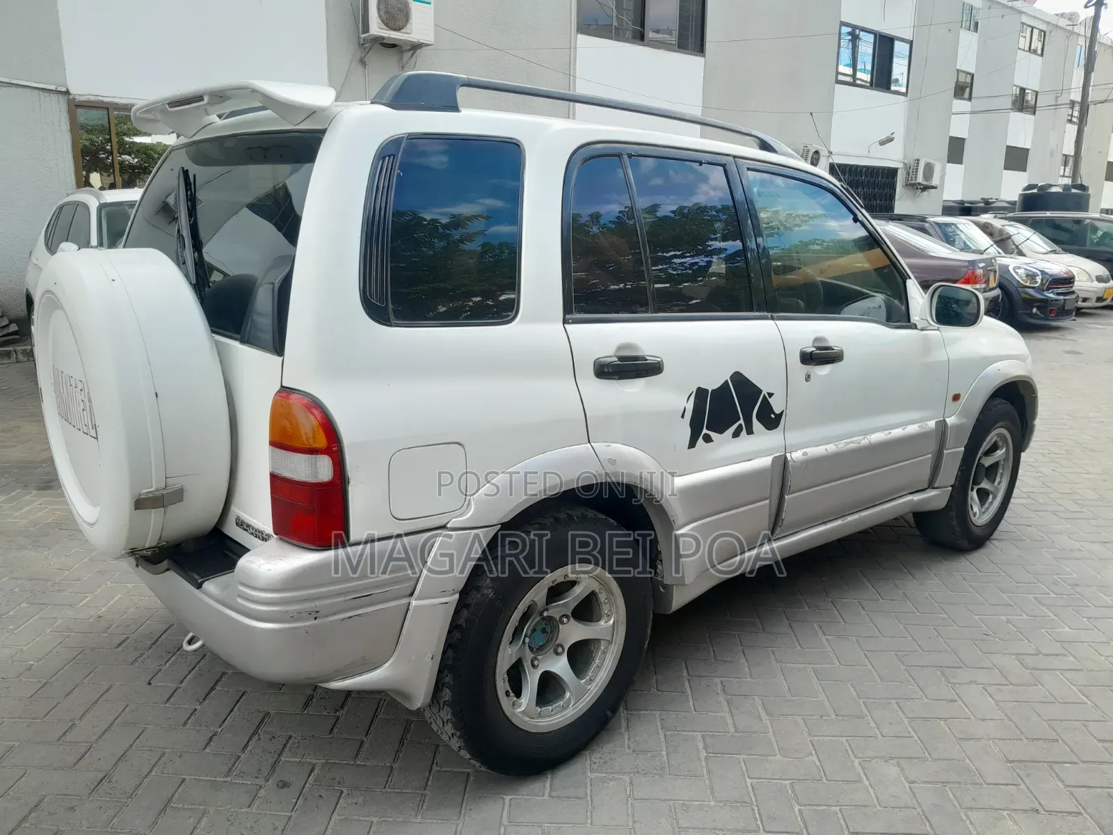 Suzuki Escudo 2003 White