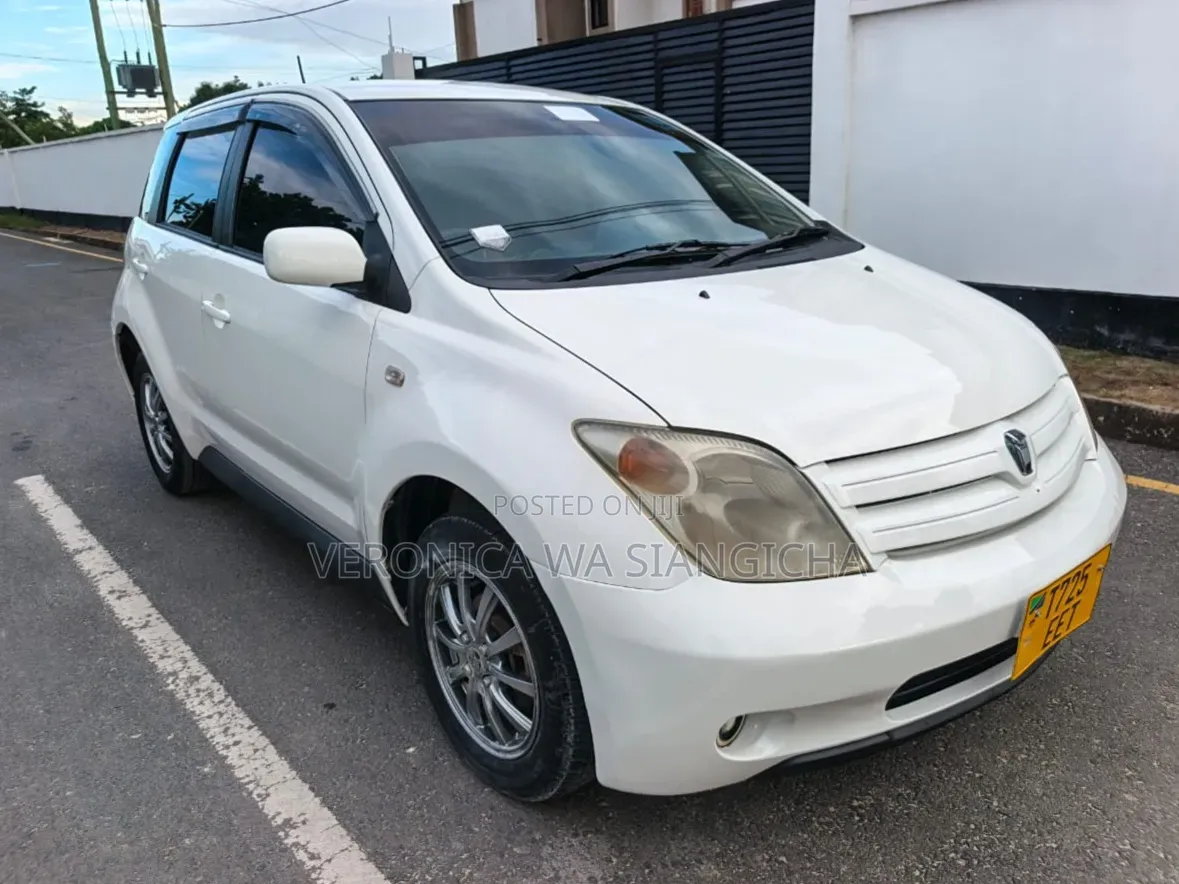 Toyota IST 2004 White
