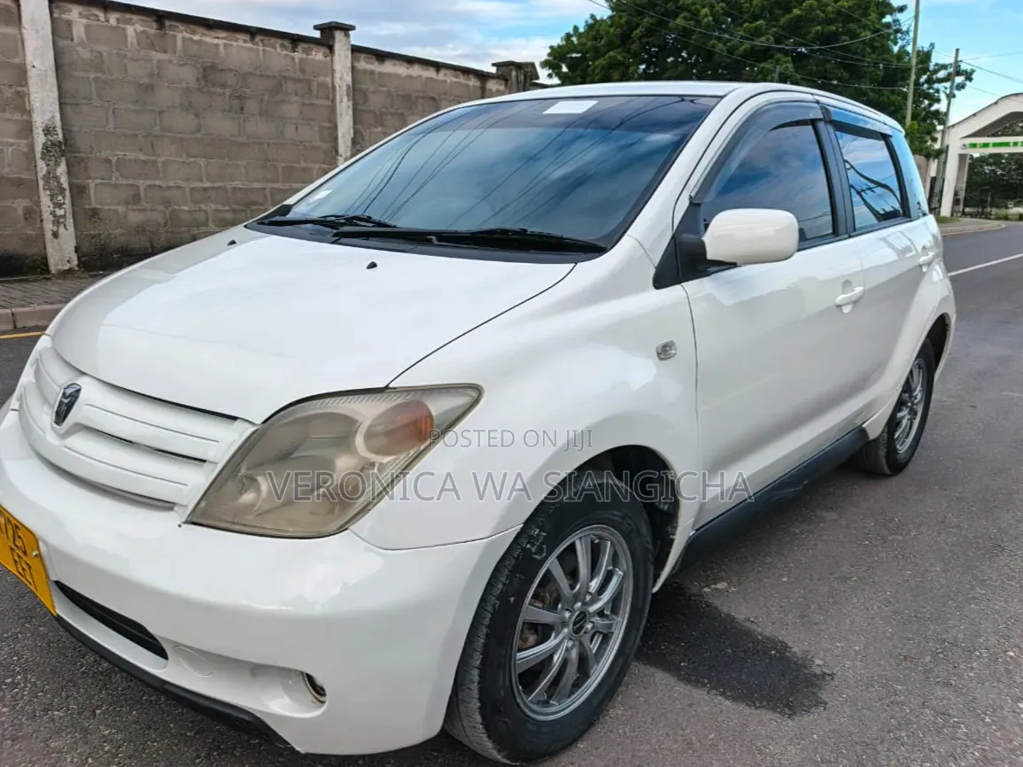Toyota IST 2004 White