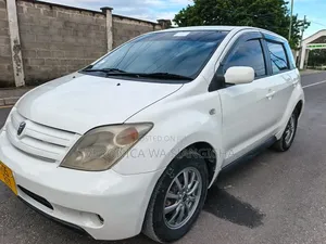Toyota IST 2004 White