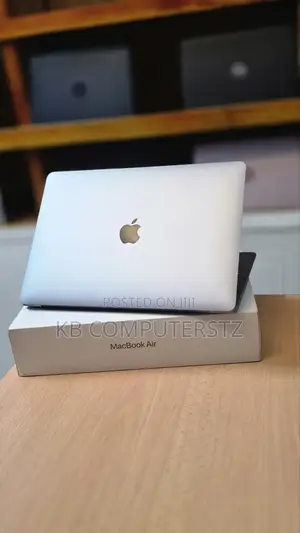 New Laptop Apple MacBook 2020 8GB Apple M1 SSD 256GB