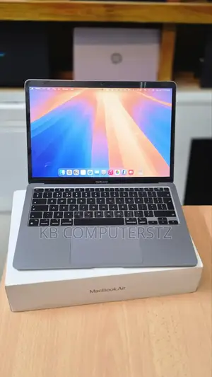 New Laptop Apple MacBook 2020 8GB Apple M1 SSD 256GB