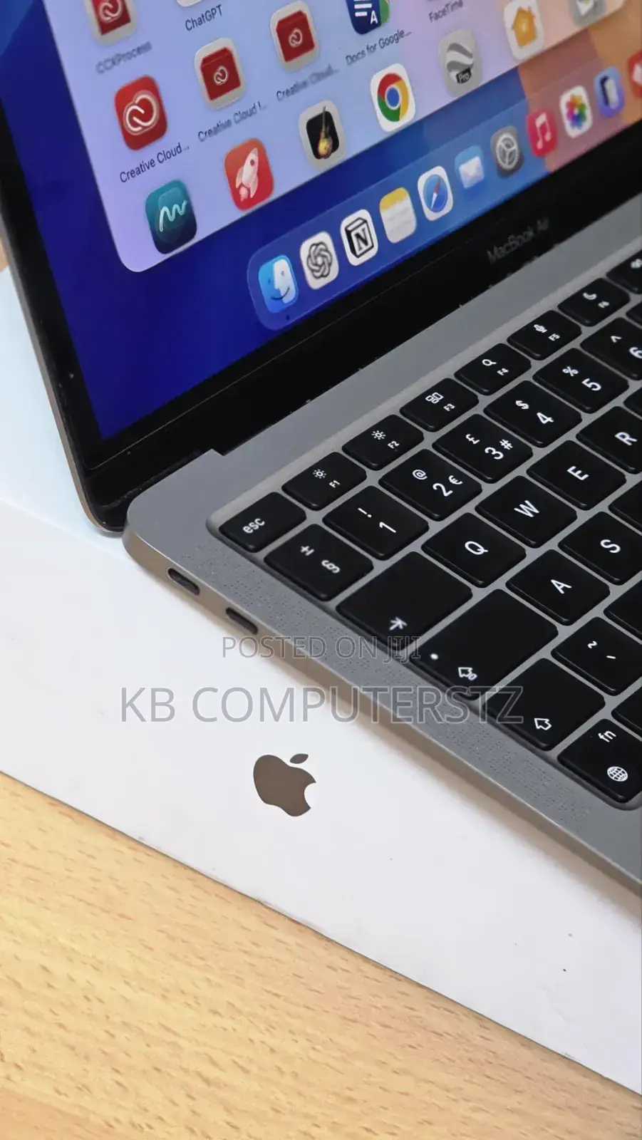 New Laptop Apple MacBook 2020 8GB Apple M1 SSD 256GB