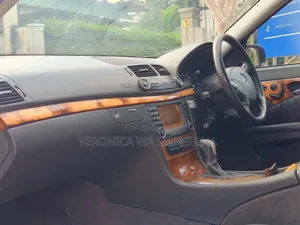 Mercedes-Benz E500 2005