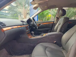 Mercedes-Benz E500 2005