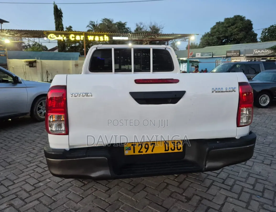 Toyota Hilux 2016 Pearl