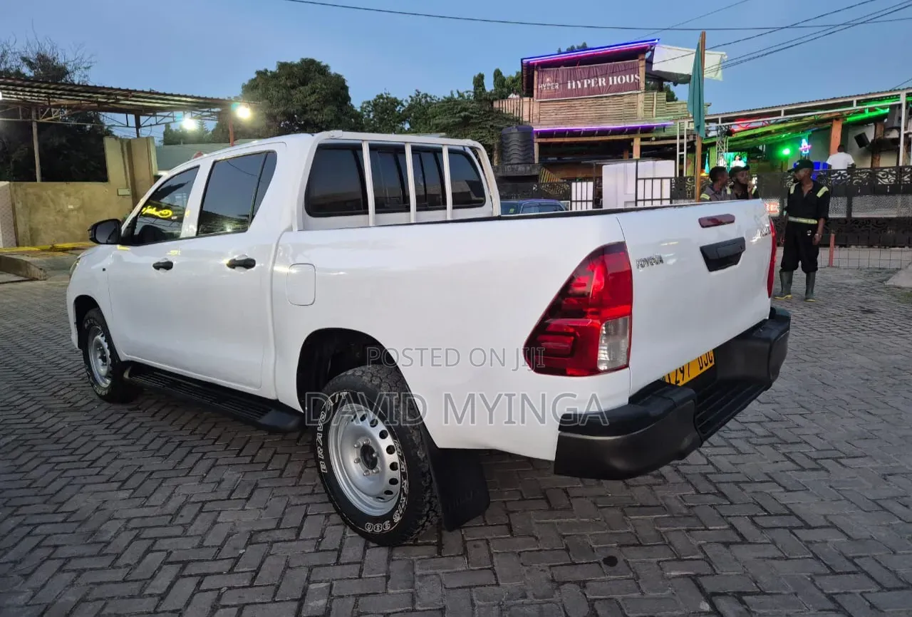 Toyota Hilux 2016 Pearl
