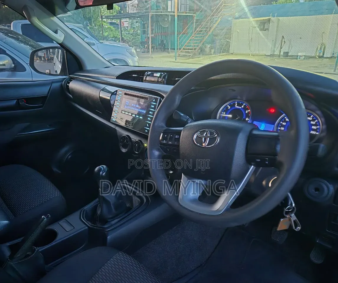 Toyota Hilux 2016 Pearl