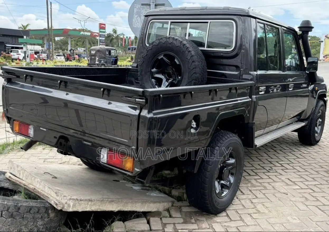 Toyota Land Cruiser 2022 Black