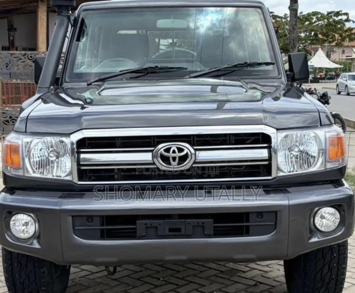 Toyota Land Cruiser 2022 Black