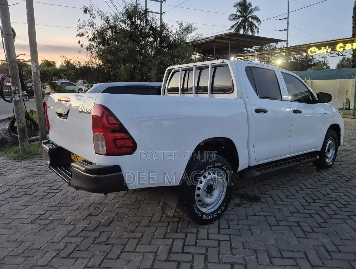 Toyota Hilux 2016 White