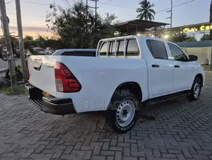 Toyota Hilux 2016 White