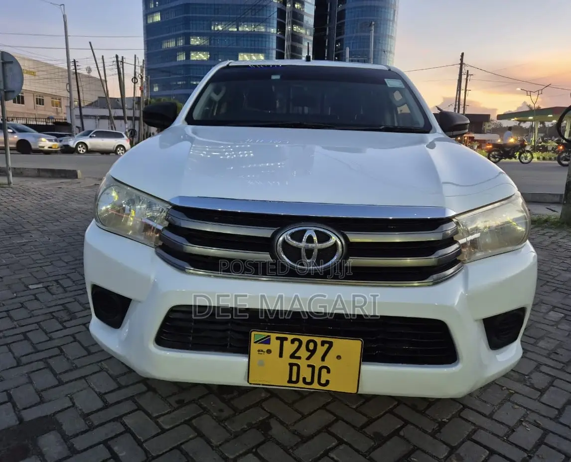Toyota Hilux 2016 White