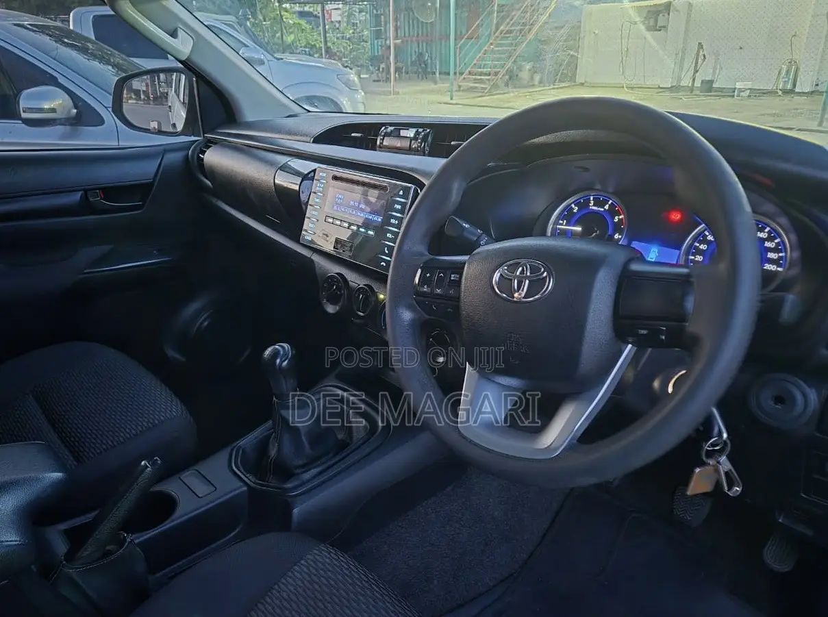 Toyota Hilux 2016 White