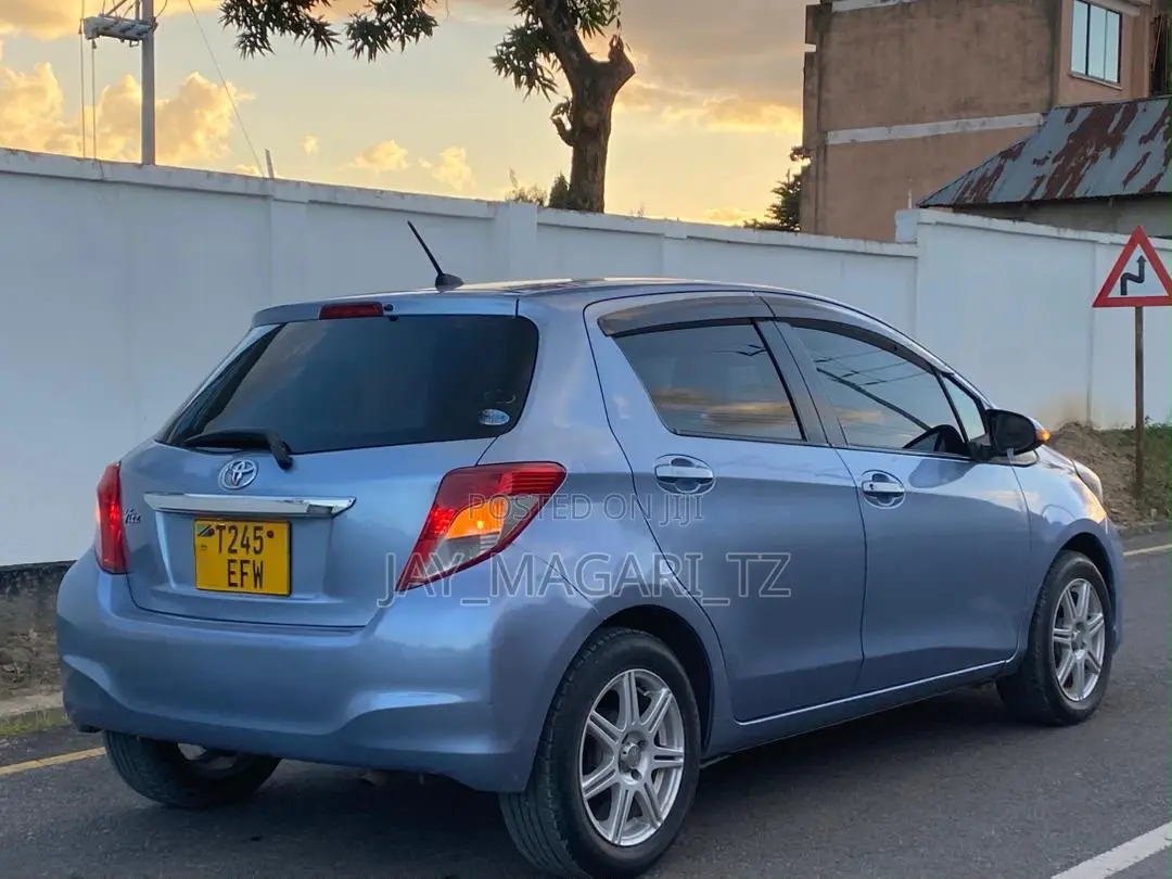 Toyota Vitz 2011 Blue