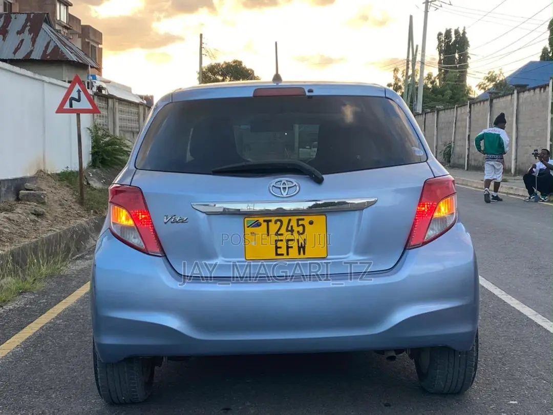 Toyota Vitz 2011 Blue