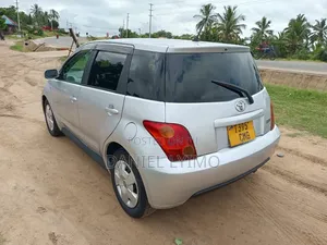 Toyota IST 2005 Silver
