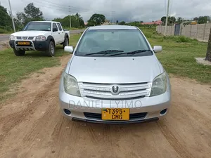 Toyota IST 2005 Silver