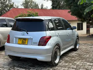 Toyota IST 2005 Silver
