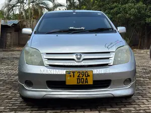 Toyota IST 2005 Silver