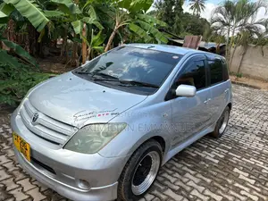 Toyota IST 2005 Silver