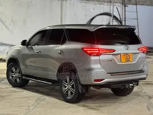 Toyota Fortuner 2021 Black