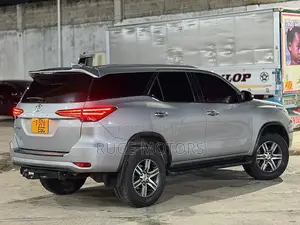Toyota Fortuner 2021 Black