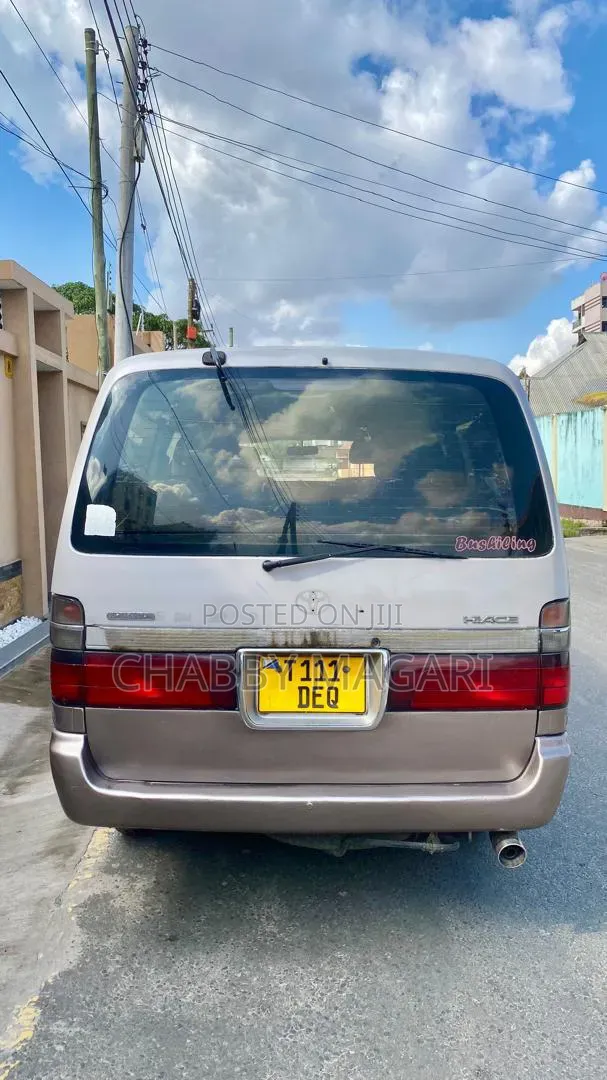 Toyota HiAce 1999 Beige