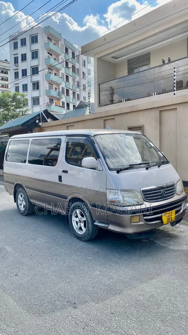 Toyota HiAce 1999 Beige